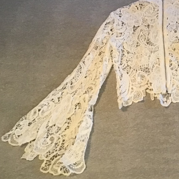 Lace top with Bell Sleeves off-white (S/M) - Picture 2 of 8